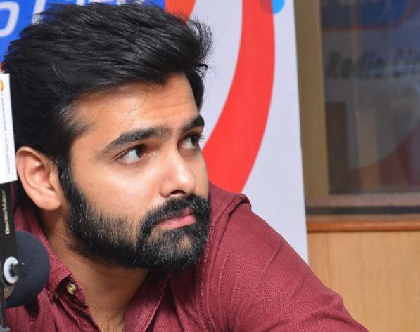 gyaneshwarisayz's tweet photo. @ramsayz cuteness redefined😍😘
#lukz👀😘👌
#10yearsofRAMPOTHINENI👏👏👏👌👍 https://t.co/aOZOB3RXwn