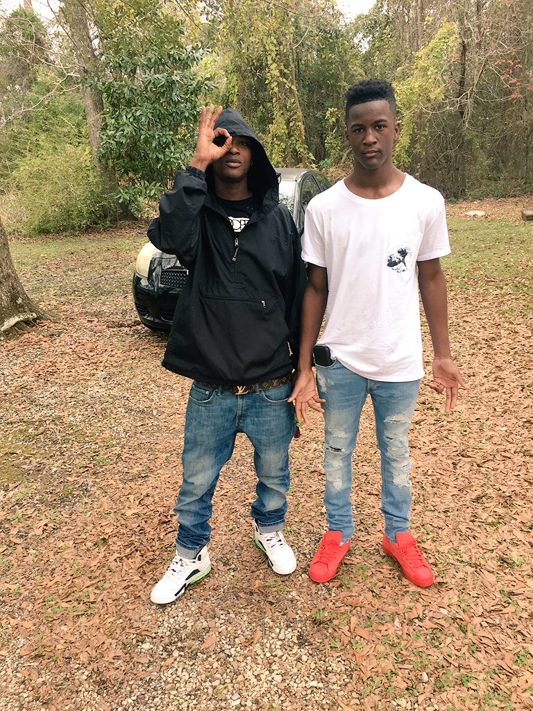 _15ive's tweet photo. bloood brudda 💉 https://t.co/OMVCnvanjX