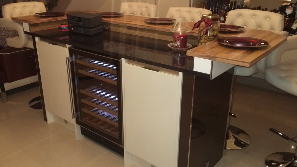 jprob81's tweet image. More of the kitchen #sheratonkitchens #floatingbar #popupsocket #spiceracks  #topshapeworktops