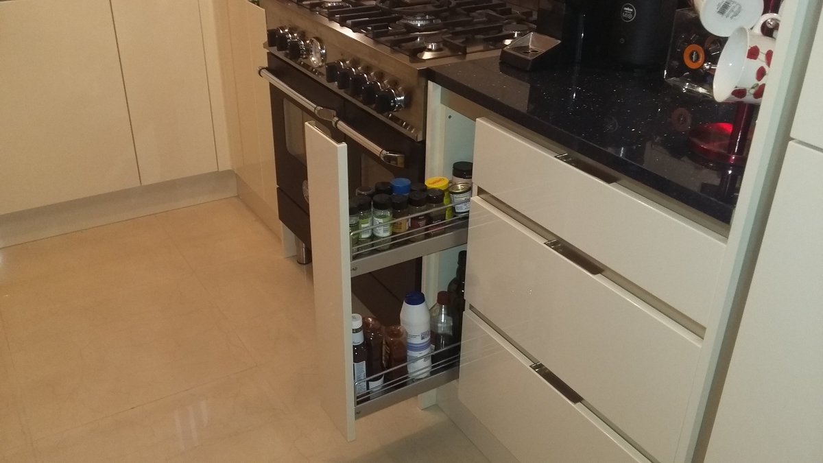 jprob81's tweet image. More of the kitchen #sheratonkitchens #floatingbar #popupsocket #spiceracks  #topshapeworktops
