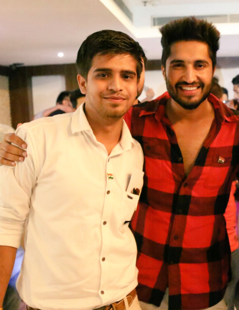 Sharma0013's tweet photo. Kmaal krti @jassi1gill Paji... #AttKarti Awsm song... #Repeat_Te_Repeat 👍👍 #LansarWalaJassiGill https://t.co/Txlh7jCZfZ