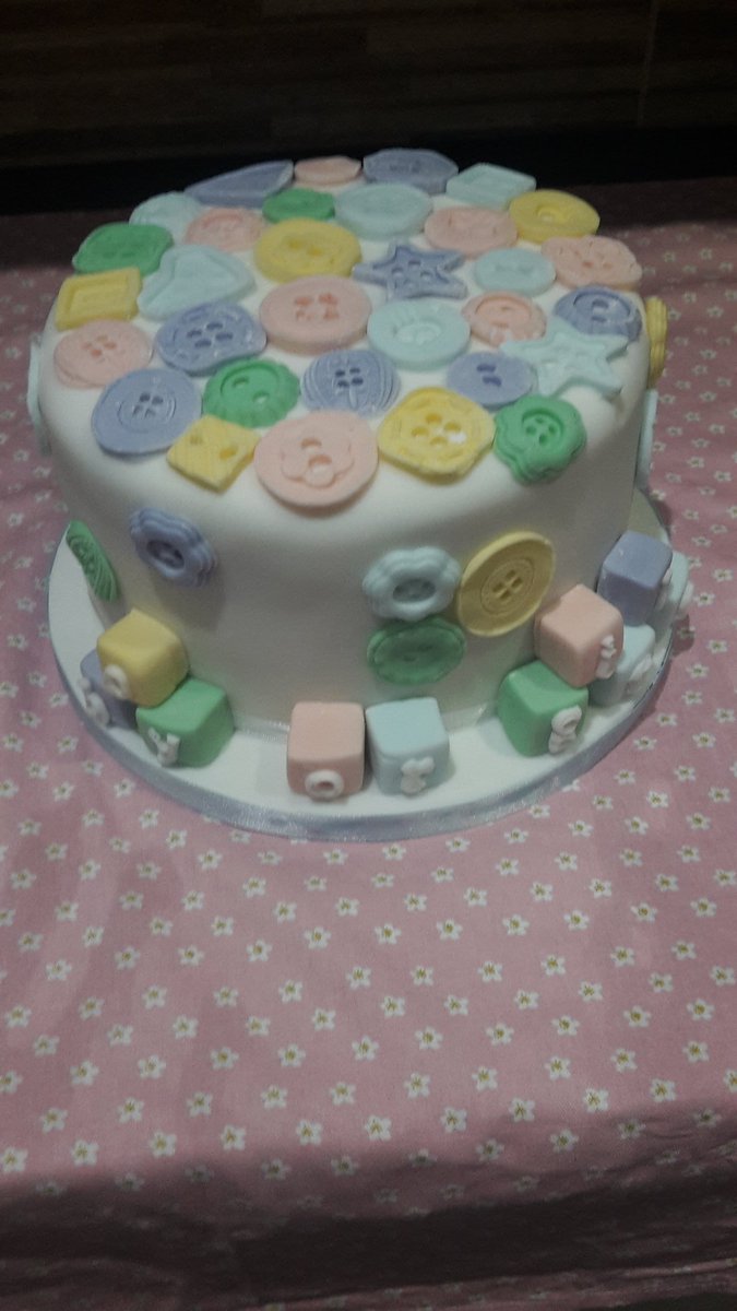 Iced__gems's tweet photo. Attempt at checkerboard cake for friends bsvy shower. #babyshowercake https://t.co/c68xymPhZB
