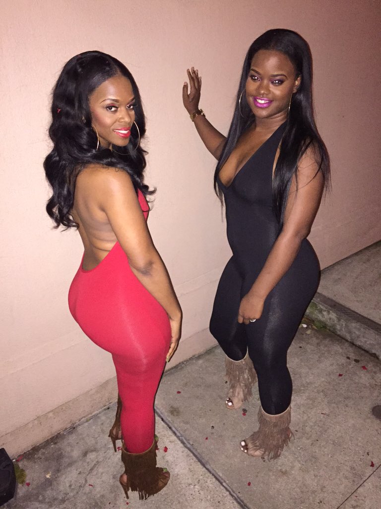 _iLLEGAL_BLACK's tweet photo. Two live Crew! #stillScheming๐ค๐ https://t.co/E1AuKoSDjG