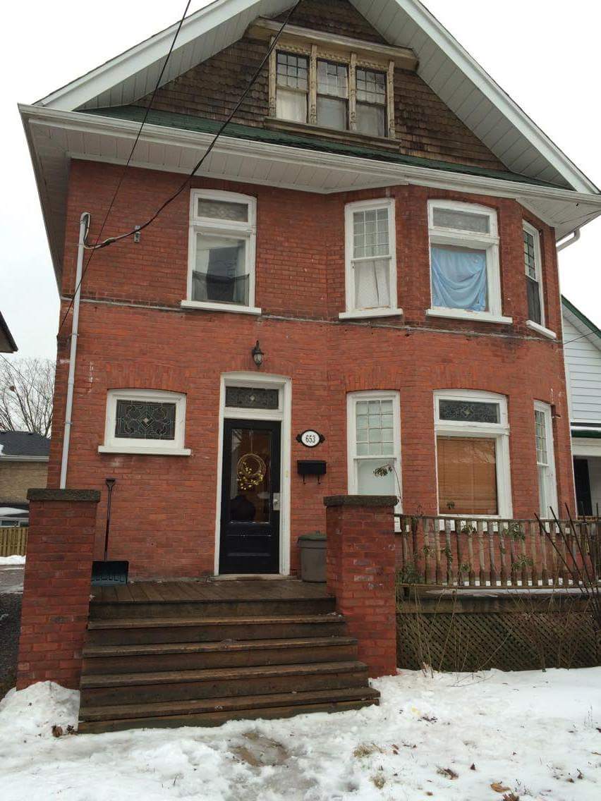 _beckyemily's tweet photo. My future house with 4 of my best friends ! 😊 #cantwait #family https://t.co/ffcWlwicx0