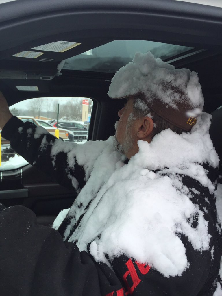 AustinHall1999's tweet photo. When you're dad presses the wrong button in the truck😂😂 https://t.co/ULsqC0Cjnt
