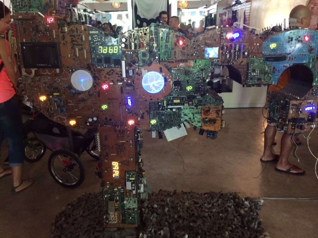 AmoQuintanaRoo's tweet photo. Tienda del #BPM2016 @TheBPMFestival un porcentaje será donado #ONCAMAYA https://t.co/b3k603DOAb