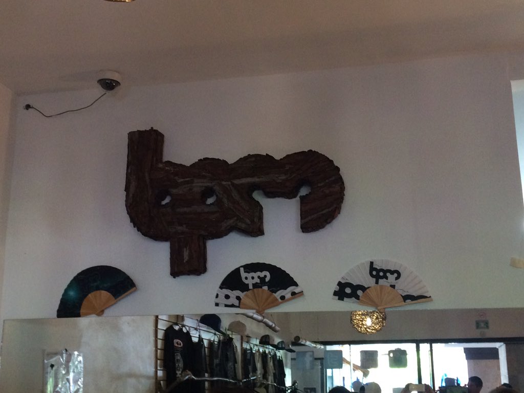 AmoQuintanaRoo's tweet photo. Tienda del #BPM2016 @TheBPMFestival un porcentaje será donado #ONCAMAYA https://t.co/b3k603DOAb