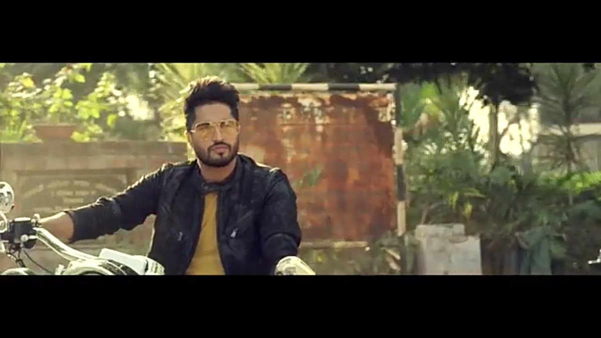 MansiKapoor07's tweet photo. @jassi1gill  ji😍#AttKarti 
Love ur Voice 
Loved #BapuZimidar,  #Laden &amp; 
now its #AttKarti 💜
#KeepRising 
#MuchLove https://t.co/93Eq31yLfQ