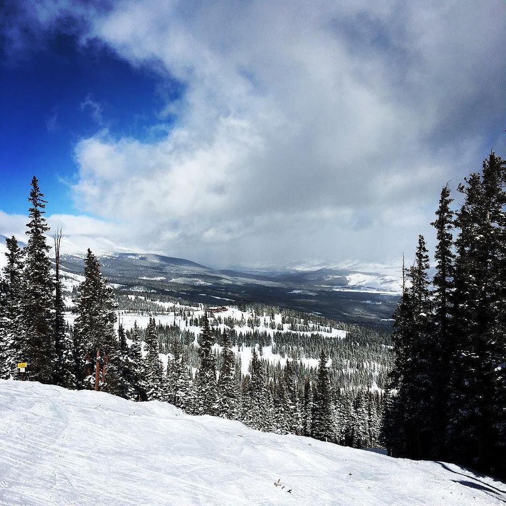 mark_artim's tweet photo. Chilly but awesome day at Breckenridge! #breckenridge #skiingisbetterthanworking https://t.co/BTFbXC6uVG https://t.co/YkjZgBjPMw