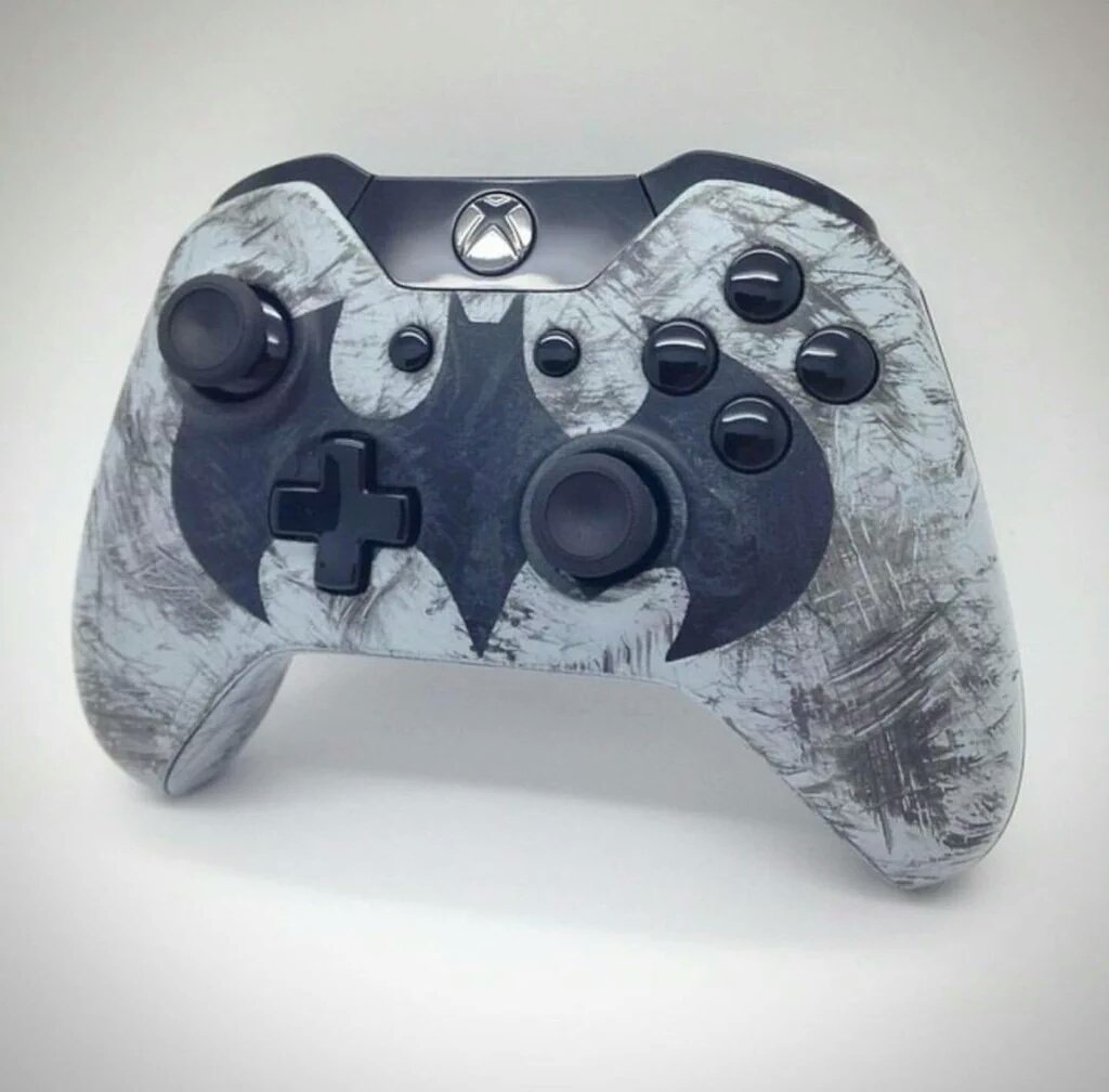 XboxFR's tweet photo. La bat manette de la Bat One ! https://t.co/1ZSVeoFY9C
