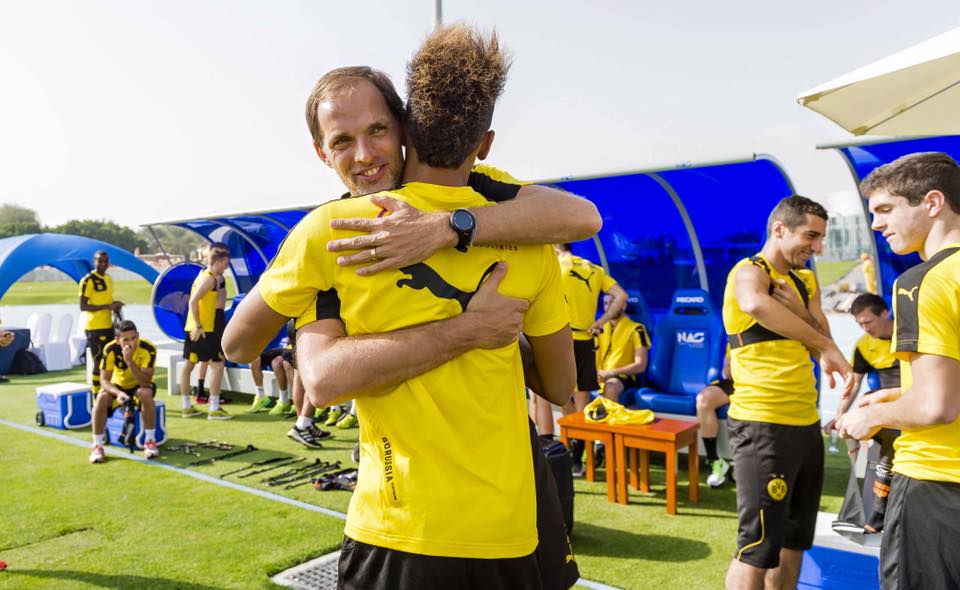 Desmo_fut's tweet photo. Tuchel felicita a @Aubameyang7. #bvb https://t.co/VffBIcMYFr