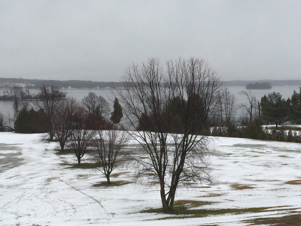 ontariokevin's tweet photo. A beautiful view of Sturgeon Lake from our room @Eganridge @ResortsOntario #relax @OntarioTravel #DiscoverON https://t.co/vg20qZrA1A