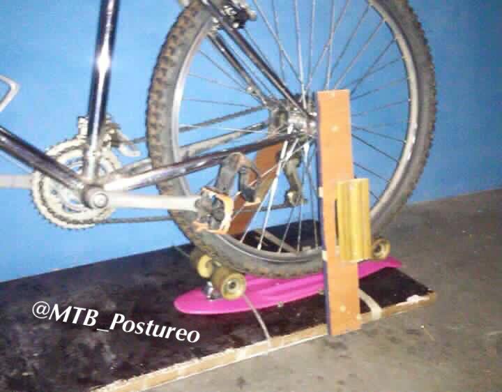 mtb_postureo's tweet photo. El que no tiene rodillo para entrenar en invierno es porque no quiere...!!! 😹💪🏼✊🏼 https://t.co/Q6F2LWVTqK