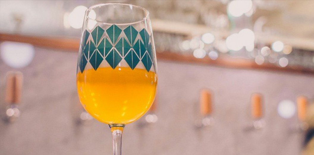 NY Sunday tip: Late lunch at <a href="/TORST_NYC/">Tørst</a> in Brooklyn -great food &amp; beer. Open 'til 12am. Glass design by <a href="/mjustesenny/">Martin Justesen</a>