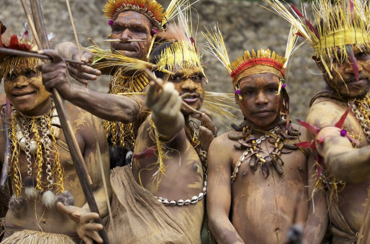 Папуасы новой Гвинеи. Папуасы из новой Гвинеи. Папуа меланезийцы. Мирно племя