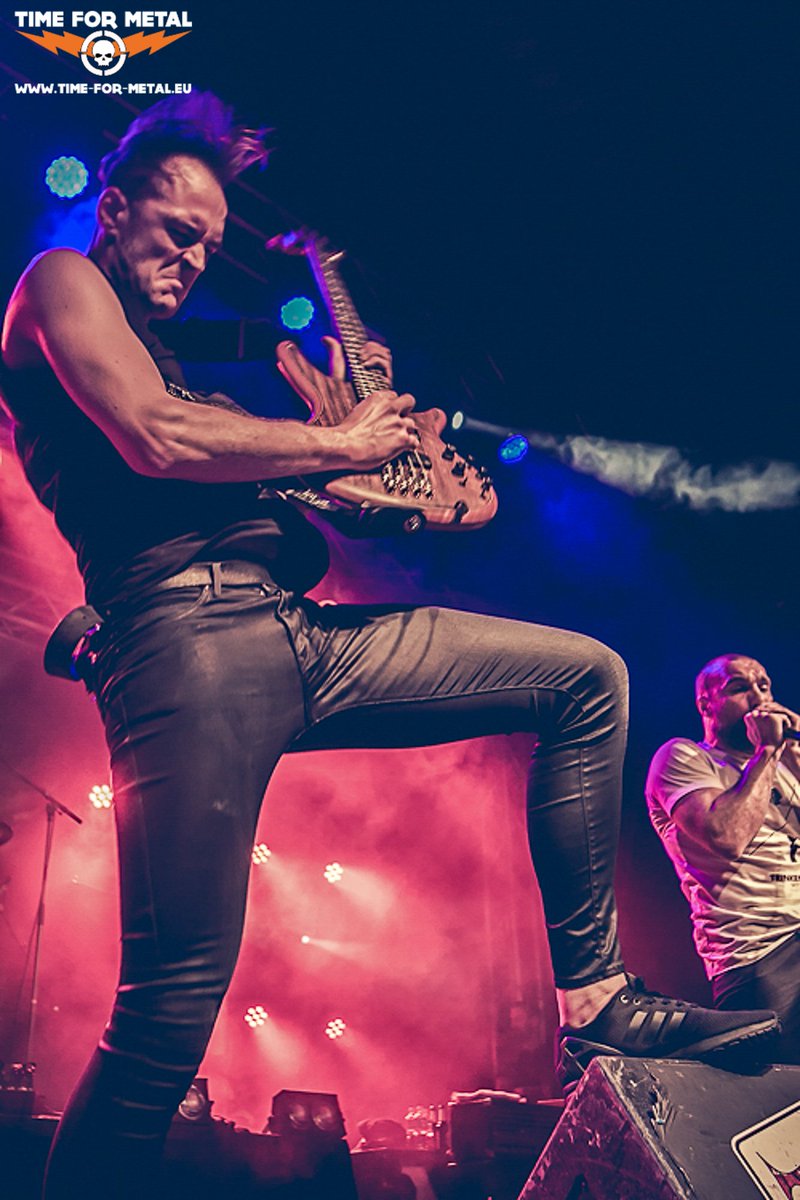 LerchePhoto's tweet photo. #Neaera
#darknessoverxmastour2015
#caliban
#anygivenday https://t.co/pN6G3W0AfL