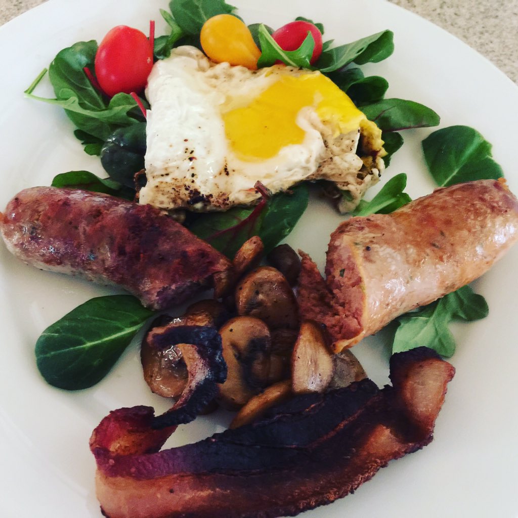 liammayclem's tweet photo. #foodiechap🍴🍷🍏
NAUGHTY SUNDAY BREKKIE
Smoked bacon, sausage. egg, mushrooms & tomato w/super greens. #liamJUMPSTART https://t.co/3rbf6l0FZW