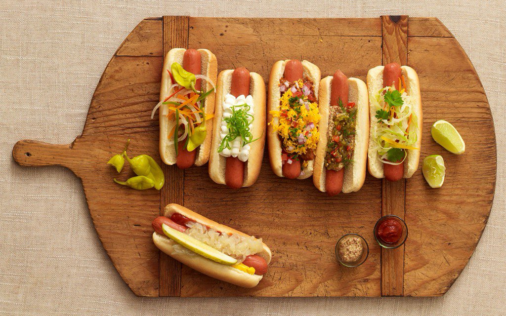 TravelLeisure's tweet photo. America's 10 Best Places to Eat a Hot Dog https://t.co/GOMrN0hBqS https://t.co/08W0LlMejv