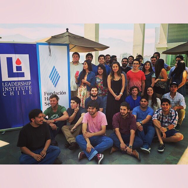 LeadershipChile's tweet photo. Una foto de nuestra nueva Escuela Nacional de Líderes. Gracias a todos los que participaron! #LeadershipChile https://t.co/z8V89AQOuN