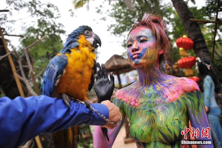 PDChina's tweet photo. Human body painting seen in a zoo in #Sanya, S #China's Hainan Sunday, to evoke animal protection. https://t.co/EUPCQ6M25g
