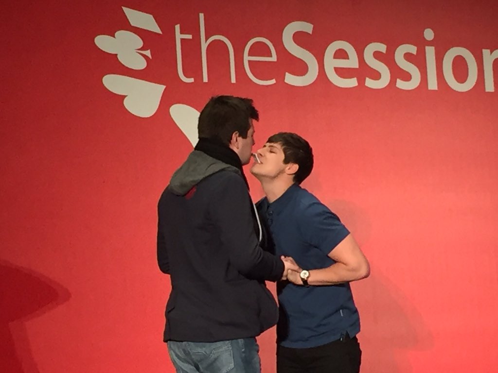 roffmanmagician's tweet photo. #TheSession16 @benhanlin finds a new date. https://t.co/865oqRN71c