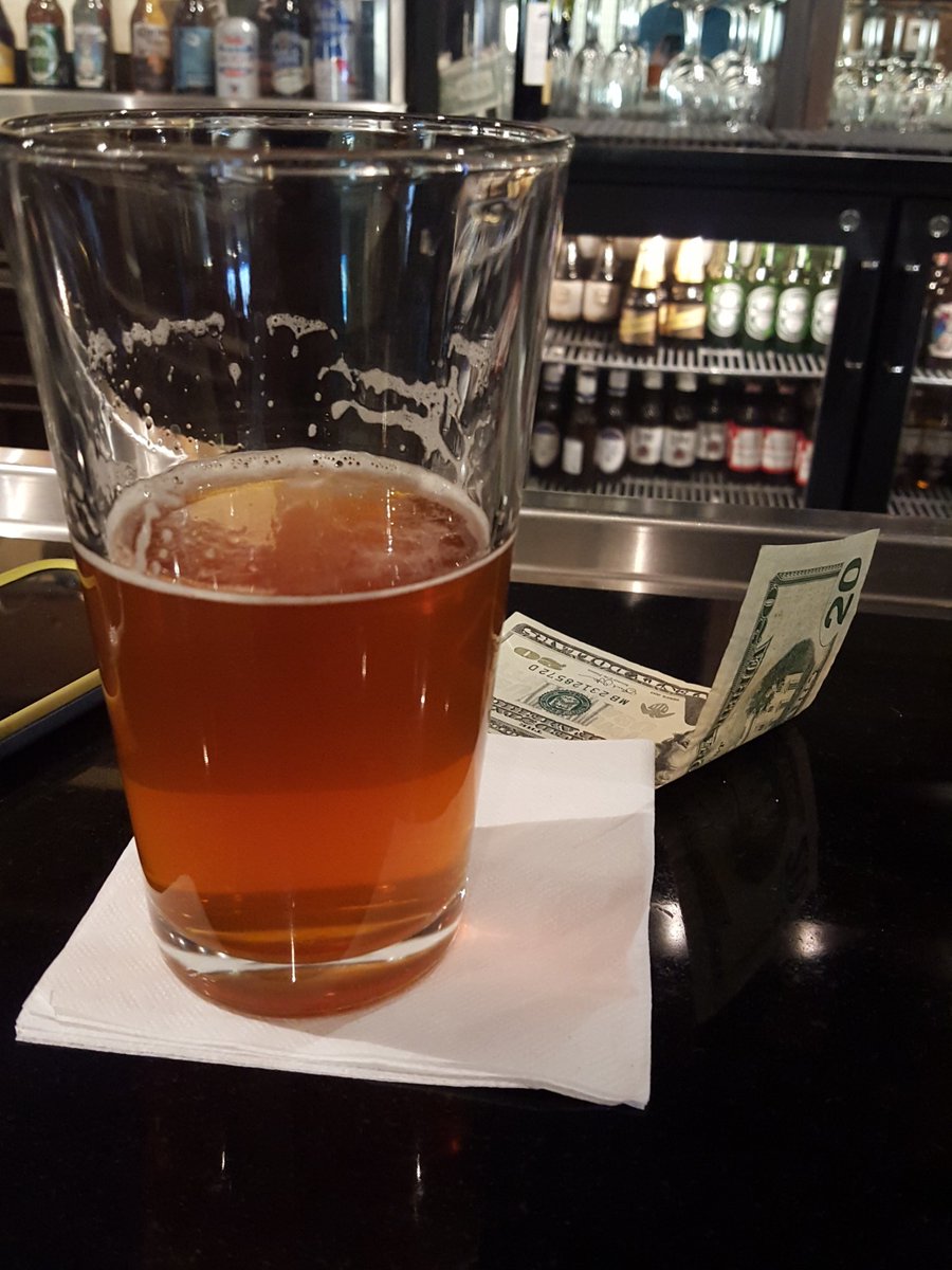 eye6919's tweet photo. Waiting on a delayed flight @CVGairport drinking a #roguedeadguyale brewed in #Oregon. #GoVikings https://t.co/1L4nfH3Lpw