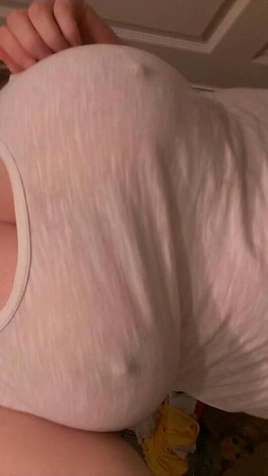 ✨Favorite or retweet for the ❤love❤ of hard nipples 😏✨ https://t.co/EvAhFX2AkA