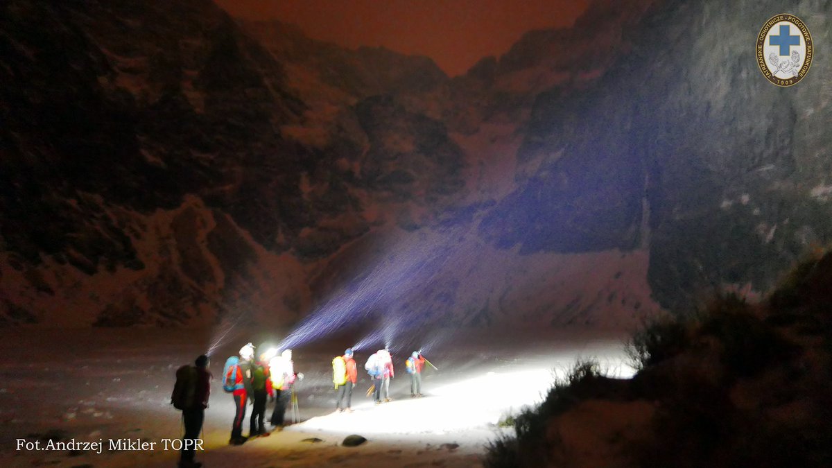 Unsung heroes of the Polish Tatra Mtns: #TOPR rescuers. Stand ready day&amp;night to help others facebook.com/media/set/?set…