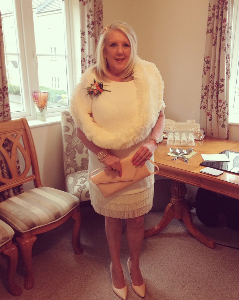 jhthomasx's tweet photo. My gorgeous mother yesterday before the wedding! #wedding #family #mrsobrien 👰🏼🍾💋 https://t.co/k7Vjv7iVLV