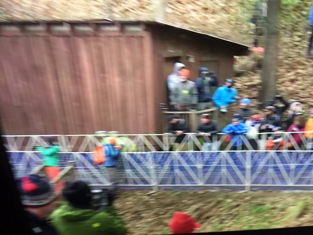 Scanachi's tweet image. @JeremyPowers is FLYING! @logansowen is fighting to hold. @stephenthyde is burning matches to re-group. #CXNats2016