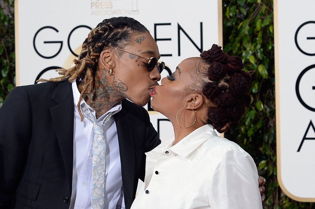 We totally had to do a double take seeing <a href="/wizkhalifa/">Wiz Khalifa</a> locking lips on the red carpet: bit.ly/1mOGMgR!
