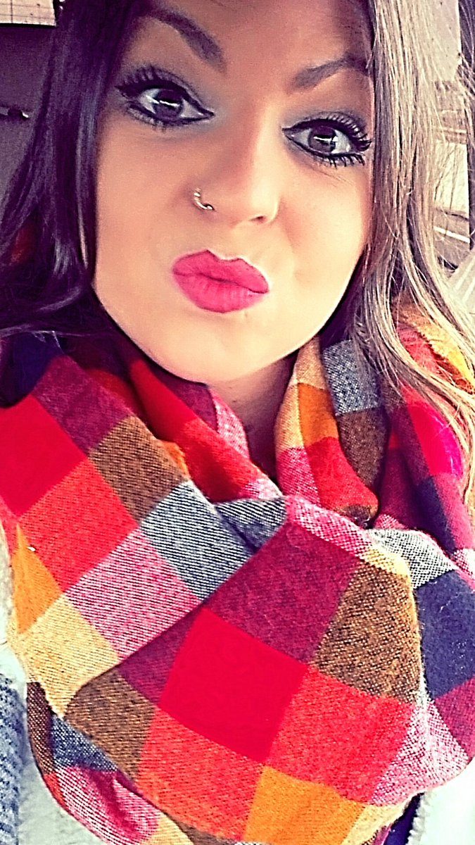 rou_fernandez's tweet photo. Como hacs para no sentir algo?Cómo se finge la vida?¿para q nunca parezca amor y simplemente parezca un accidente?" https://t.co/udYIHAp6aD
