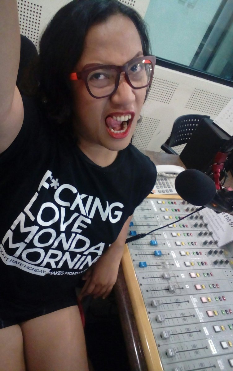 rockadocta's tweet photo. Fuckin' Love Monday Morning.... Don't we all?! #ParadayShow https://t.co/8rxFDIWwtk