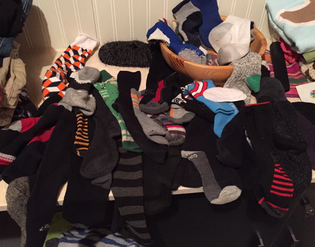 adenomme's tweet photo. Success in matching or not losing socks is not my strong point #lonelysocks https://t.co/osMAgdGScZ