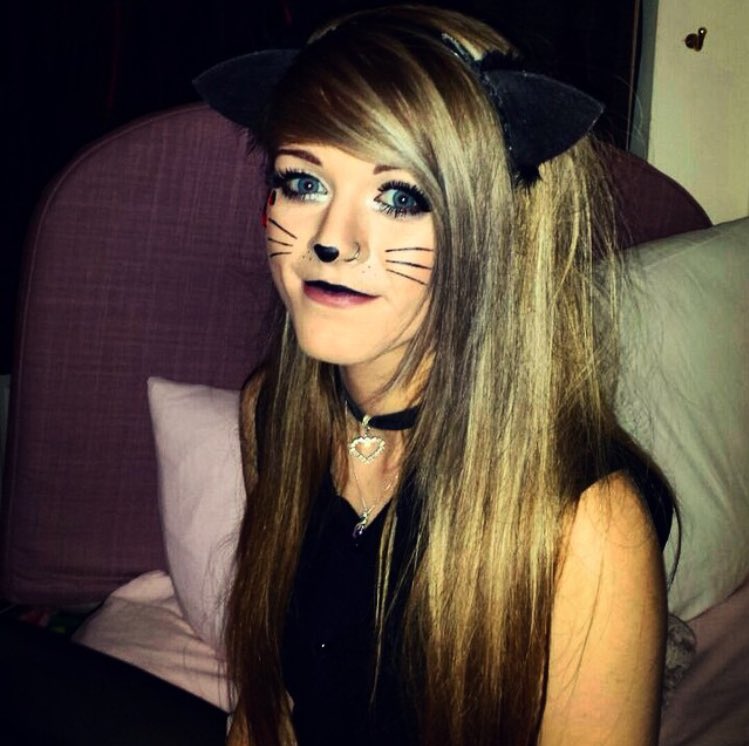 LightInABottle's tweet image. Meow 🐱