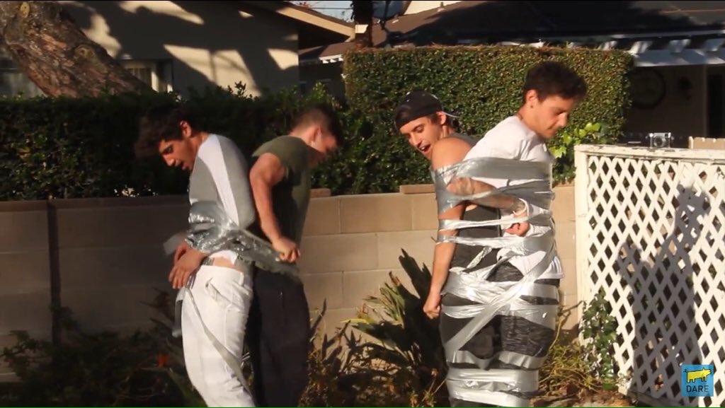 linkingluke's tweet photo. @luke_brooks 🙈🙈 https://t.co/rACCA2HAyw