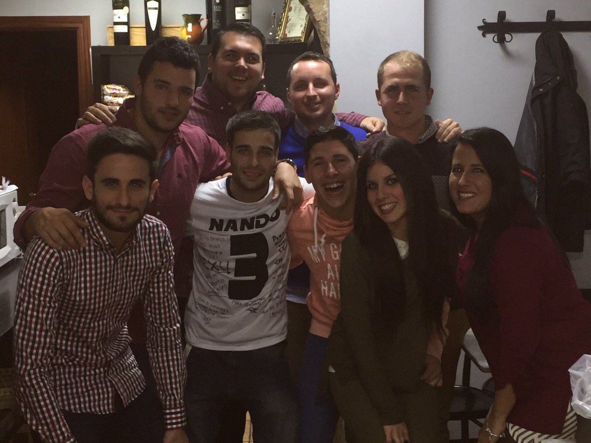 cheechu3's tweet photo. Finde perfecto, no hay mejor manera de empezar el año que como se acabó con amigos y fútbol +3 https://t.co/pQZaf97PQl