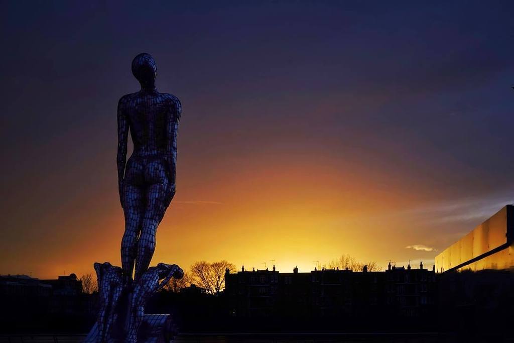 GavriiLux's tweet photo. S a l u t  t h e  S u n

#sunset #thisiLondon #thamespath #RickKirby #sculpture #reflectiv… https://t.co/qWfGDx0kYM https://t.co/m95XXeZAWe