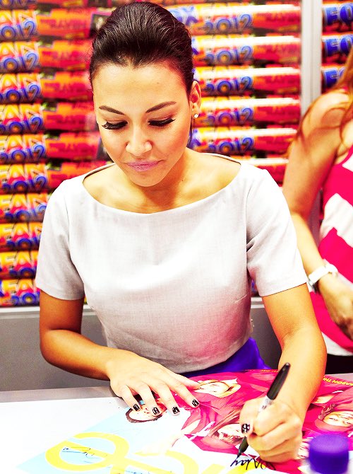 RTyourwife's tweet photo. Naya Rivera https://t.co/FFQ39L6VtK