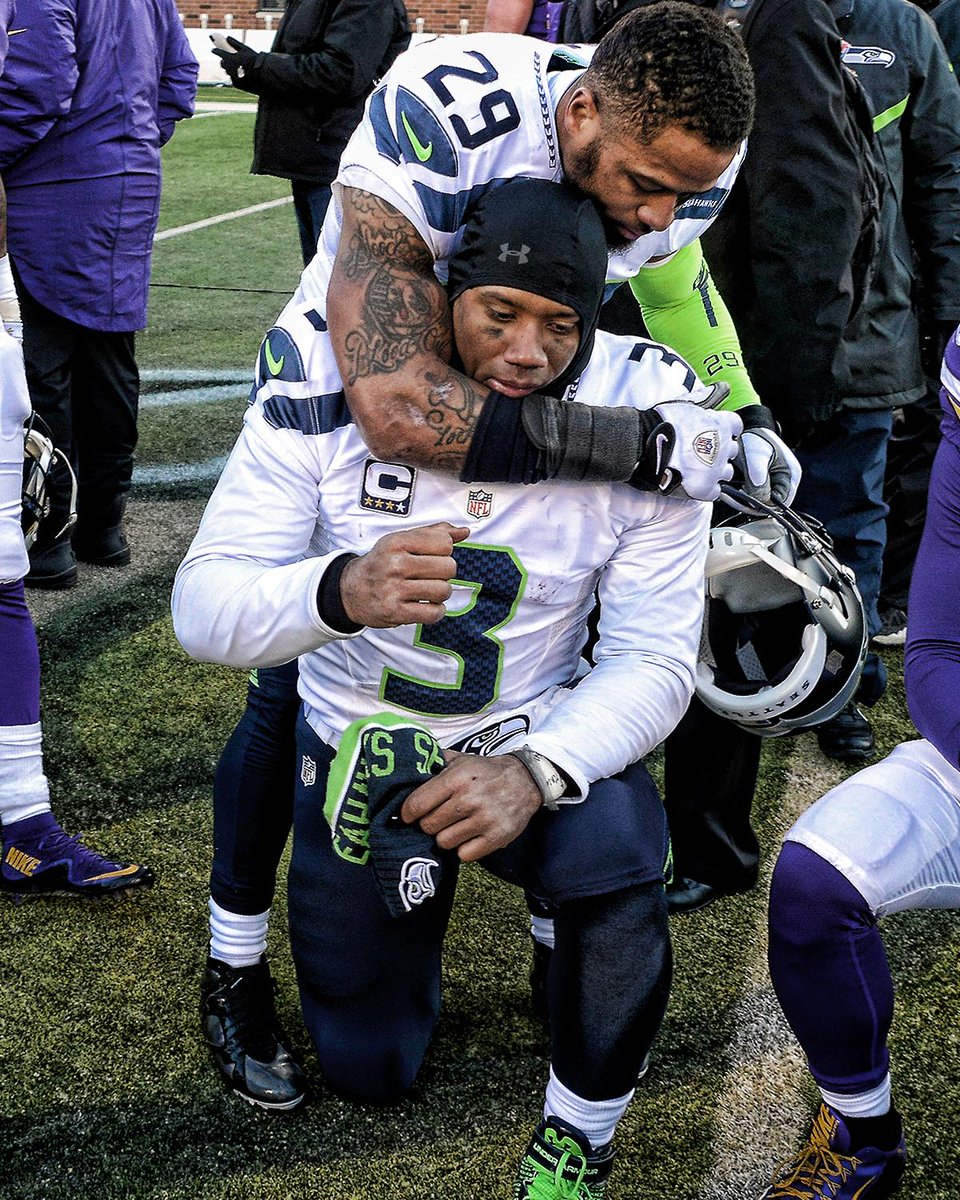 ESPNNFL's tweet photo. . @Seahawks brotherhood. https://t.co/rDCzEvjqNA