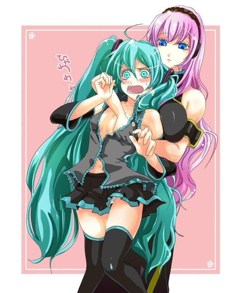 CyanSinger's tweet image. "L-Luka?! What are you doing?!"