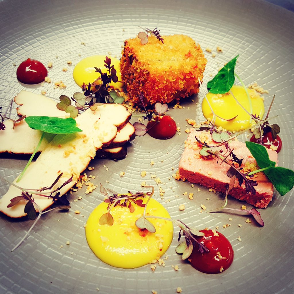 ChefyCooper's tweet photo. New chicken starter, decent effort Chris! @GHStockbridge @ChefHev https://t.co/0tuT88xi9B