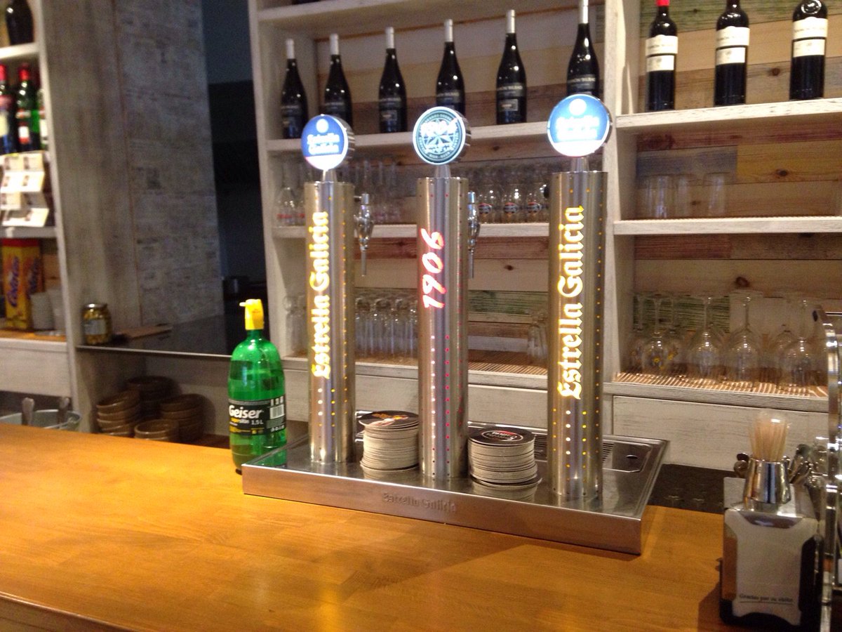 vbnistal's tweet photo. En #Leonesp siempre hay un buen motivo para tomarse una @estrellagalicia con la mejor compañía #ExageradamenteBuena https://t.co/UmkVDg9XMN