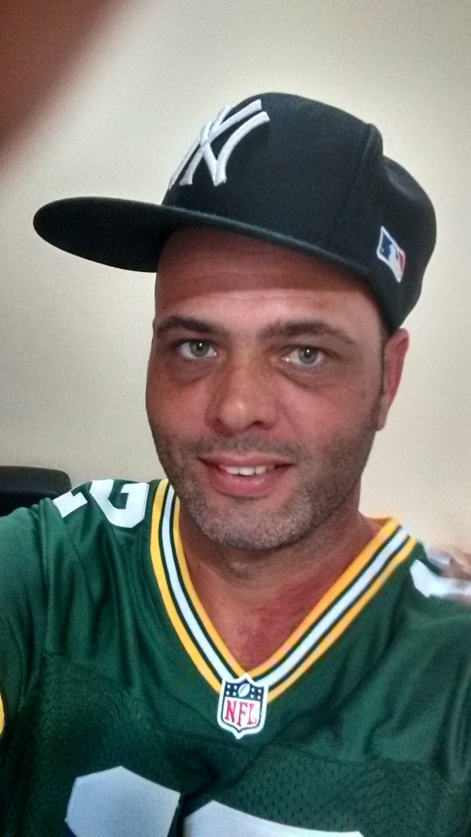 can_everton's tweet photo. Aaron Rodgers está doutrinando a defesa dos Redskins @tudopelosplayoffsnfl @everaldomarques @Pauloantunes78 https://t.co/er4gk2XJU4