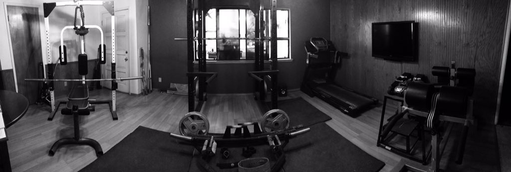 chexyourself's tweet photo. @T_Nation @elitefts why I love home gyms... https://t.co/Uo65ABXzAw