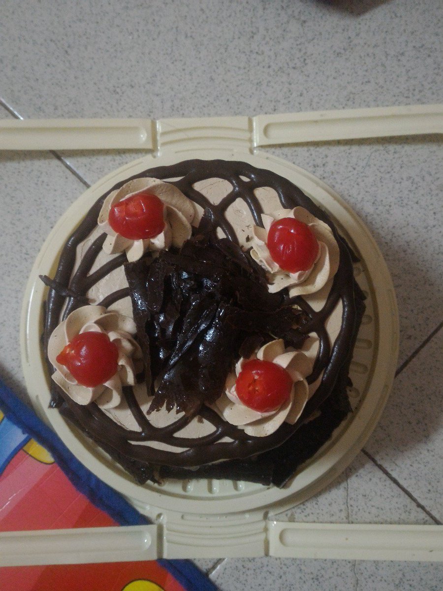 Trimakasihh kak enno kue ultahnyaa;*;*;);)♡