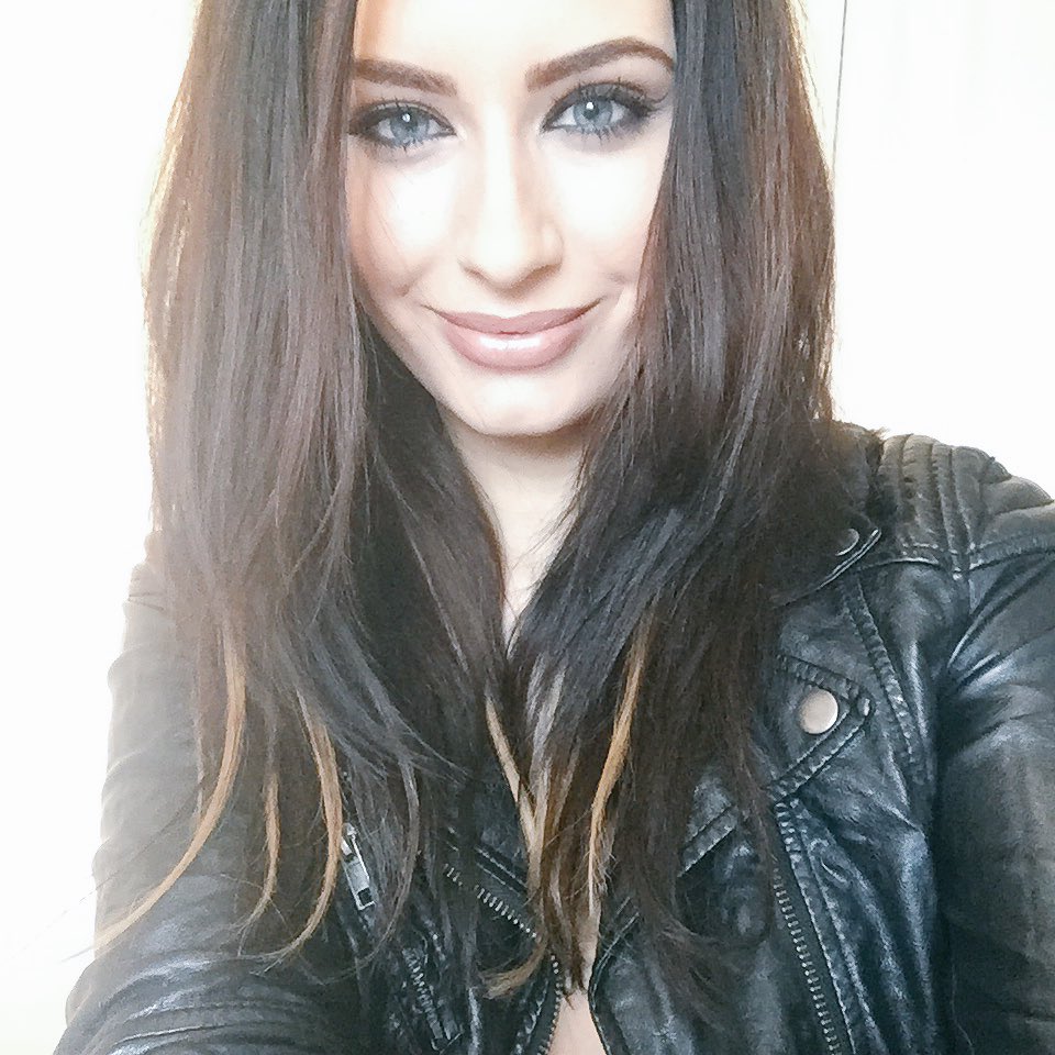 thrifty_b's tweet image. My whole first tutorial has no sound😭 will have to wait to do that all again #vlogproblems #jeeeeze