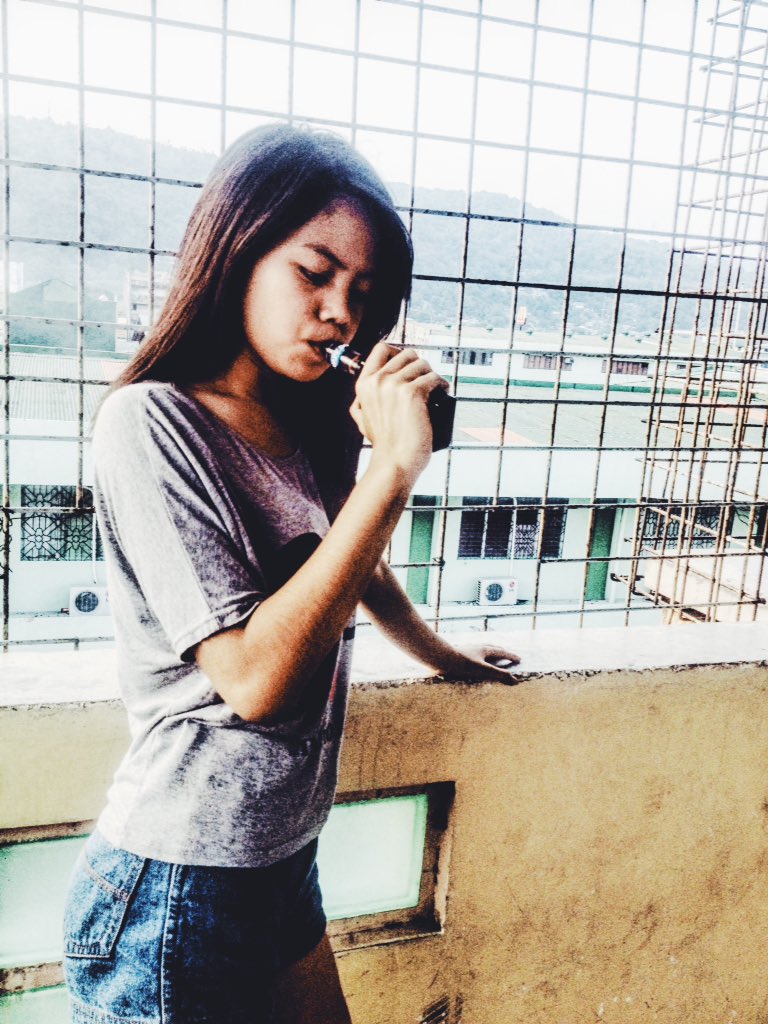 Joysannn's tweet photo. hithit buga. ππ» #nakihiramlang #pakulkid https://t.co/nymMIZgOti