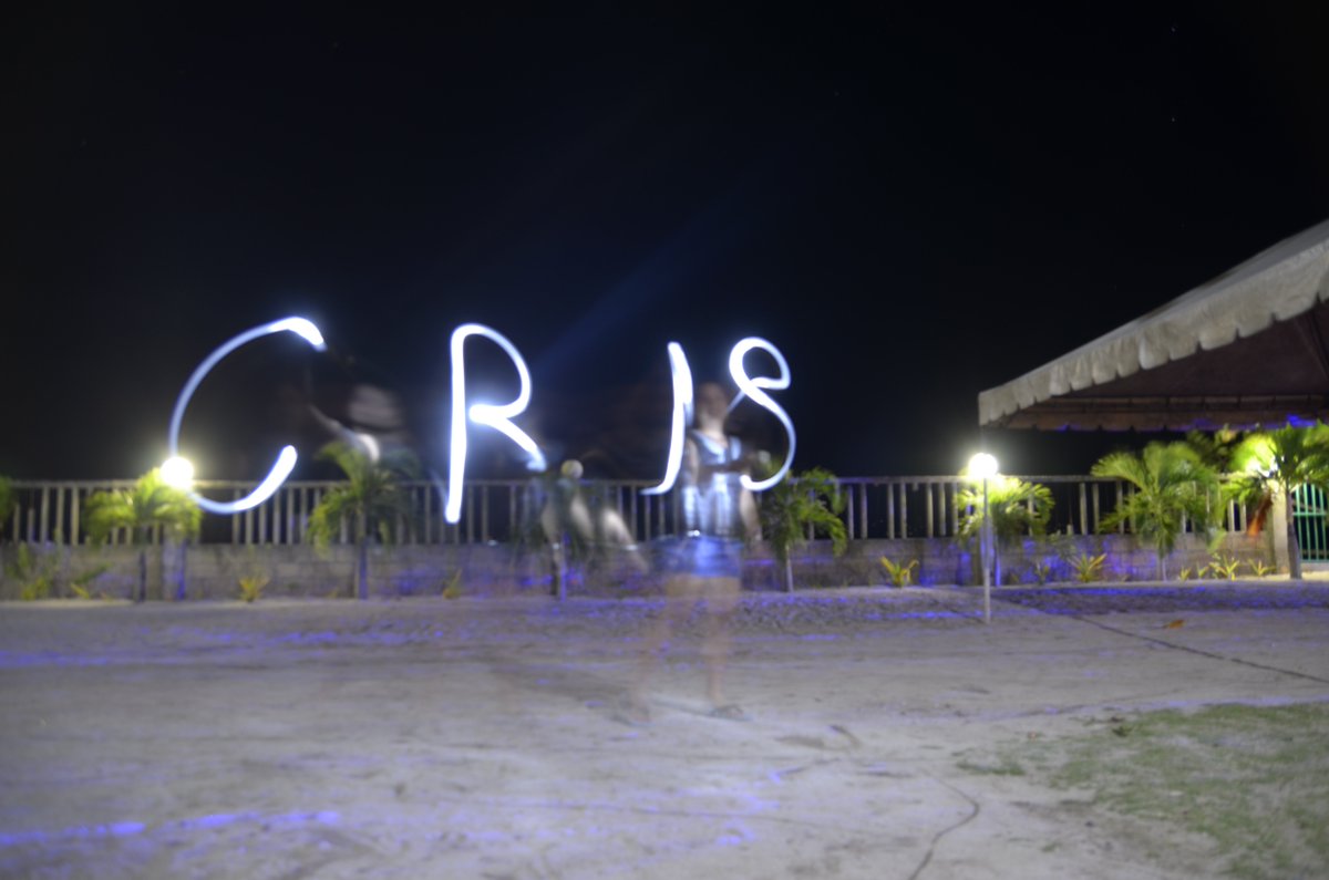 DecemberCris's tweet photo. when you write your name on air
#relaxmode https://t.co/2LjnoT5RW4
