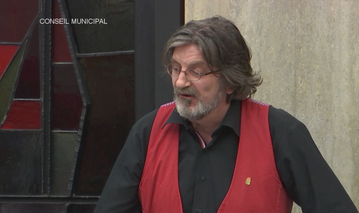 lemanbleutv's tweet photo. Affaire du pupitre: Pascal Holenweg condamné à 200 CHF d'amende #LBInfo ➡️ https://t.co/uc95l0VlO9 https://t.co/kRvXRuQHPc